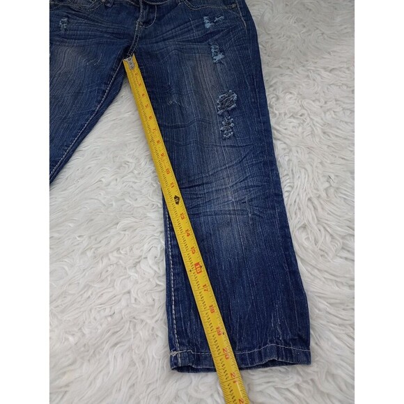 Womens Almost Famous Low Rise Distressed Capri Jeans Size 7 Medium Wash - Picture 4 of 12